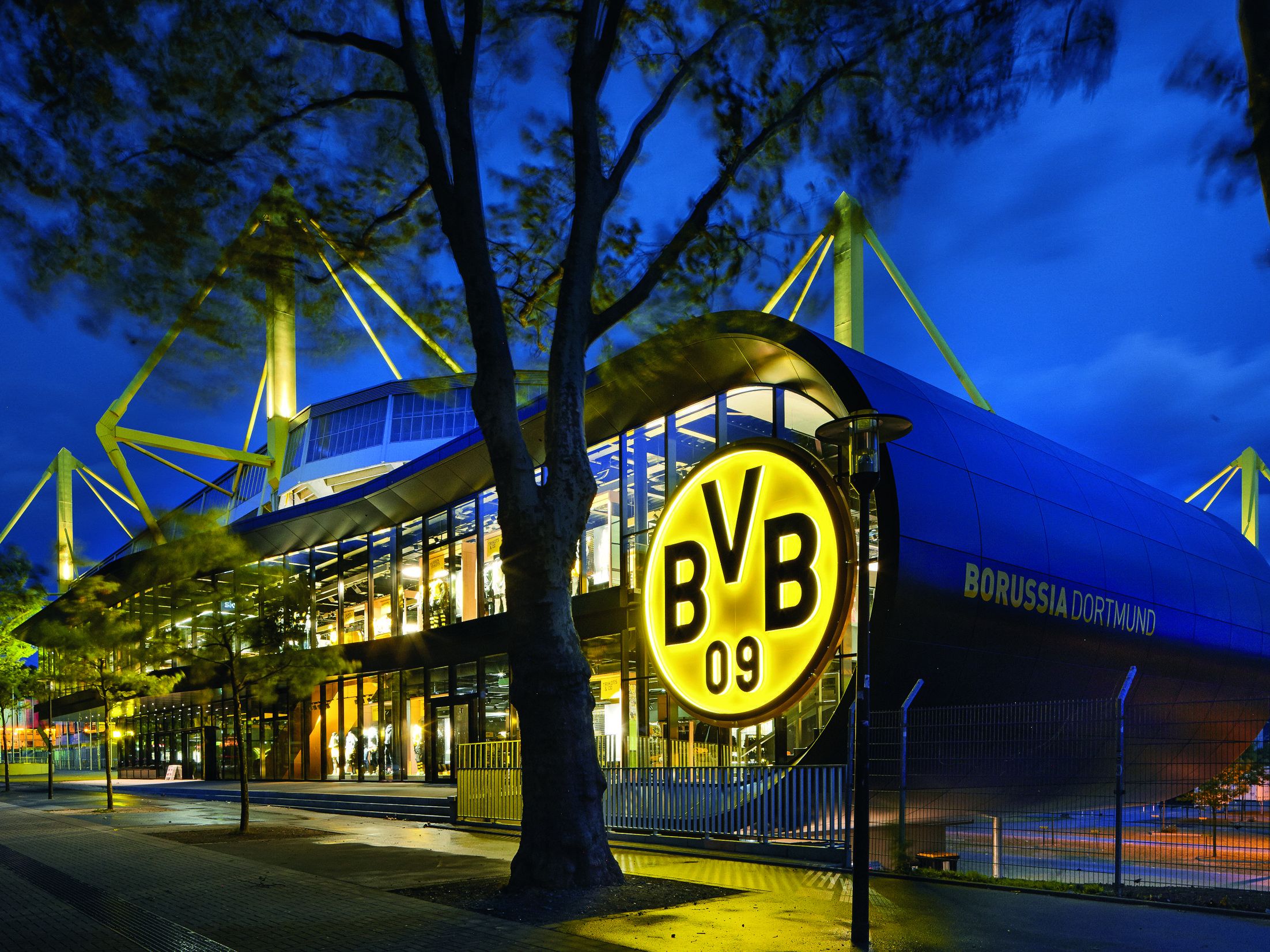 Das Beleuchtungskonzept des BVB-Fanshop stammt aus Vorarlberg. Das Beleuchtungskonzept des BVB-Fanshop stammt aus Vorarlberg.
