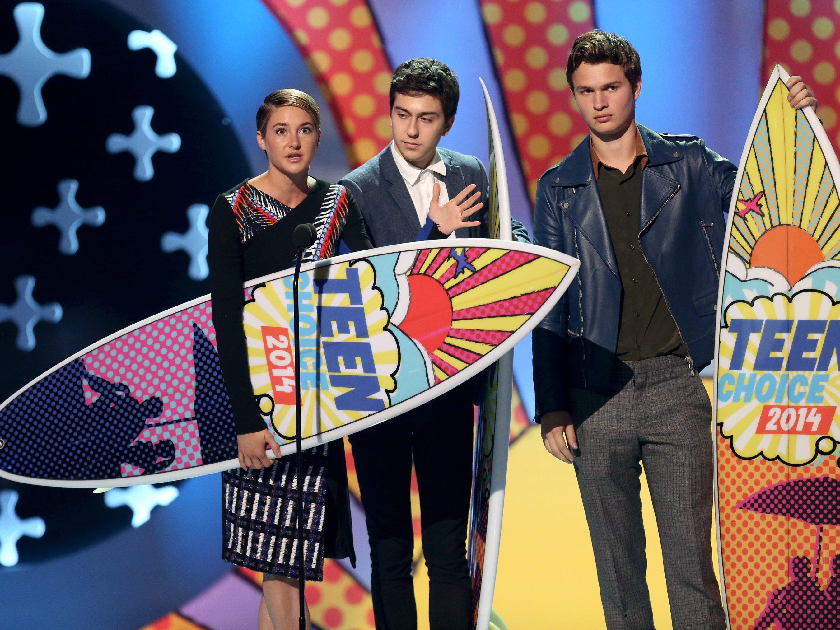 Shailene Woodley, Nat Wolff und Ansel Elgort räumten bei den Teen Choise Awards ab. Shailene Woodley, Nat Wolff und Ansel Elgort räumten bei den Teen Choise Awards ab.