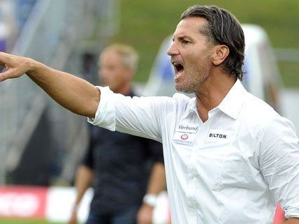 Laut Angaben des Vereins bekomme der Trainer "die Zeit, die er braucht". Laut Angaben des Vereins bekomme der Trainer "die Zeit, die er braucht".