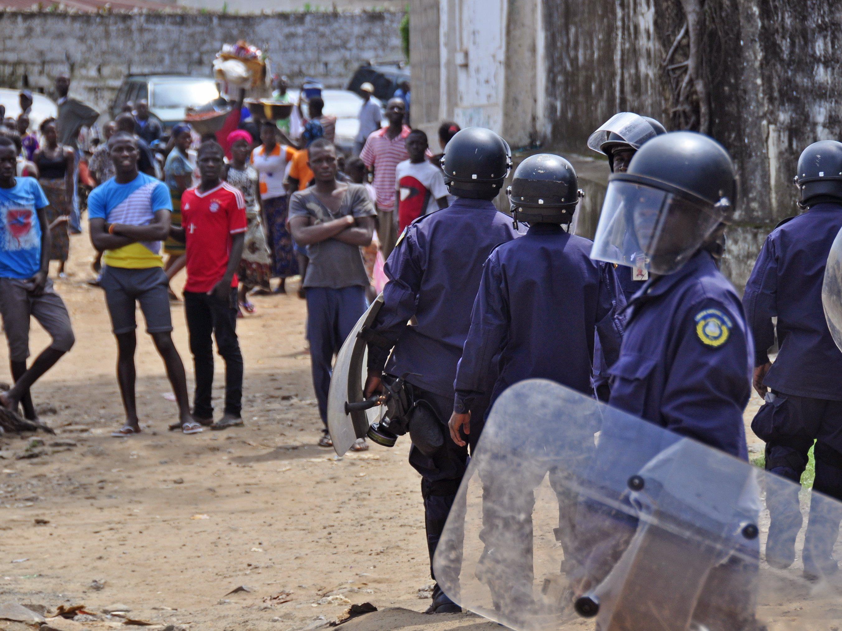 Immer wieder kommt es in Liberia zu Auseindandersetzungen zwischen wütenden Bürgern und der Polizei.