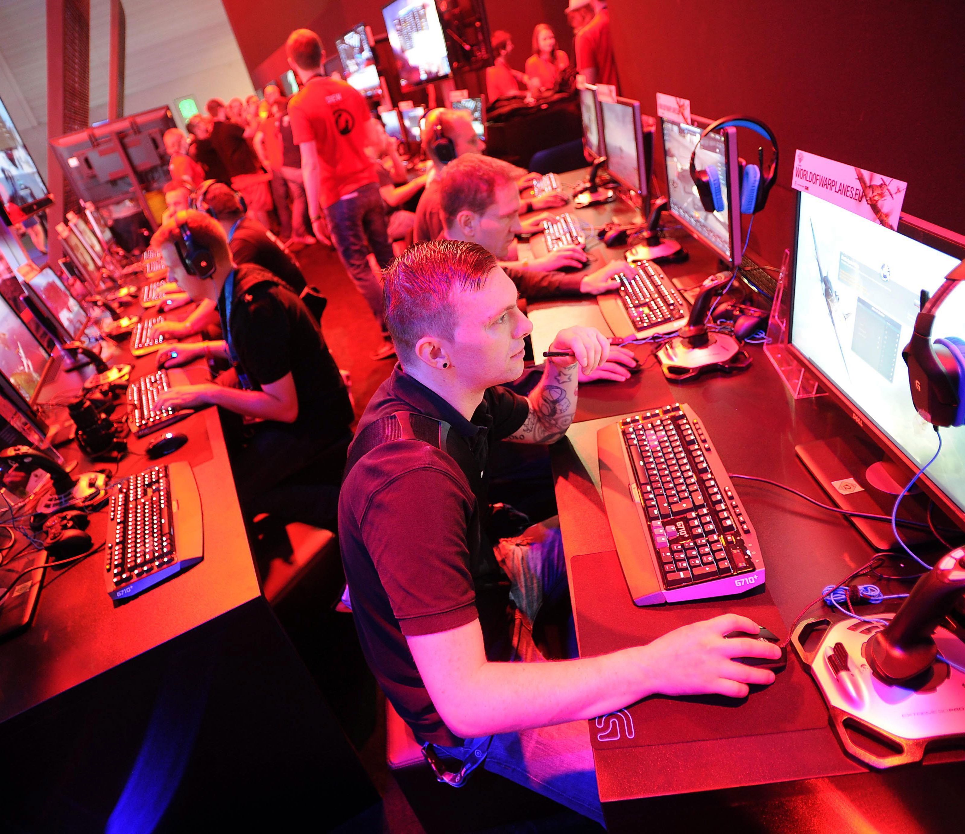 Spielemesse gamescom zieht tausende Fans an Spielemesse gamescom zieht tausende Fans an