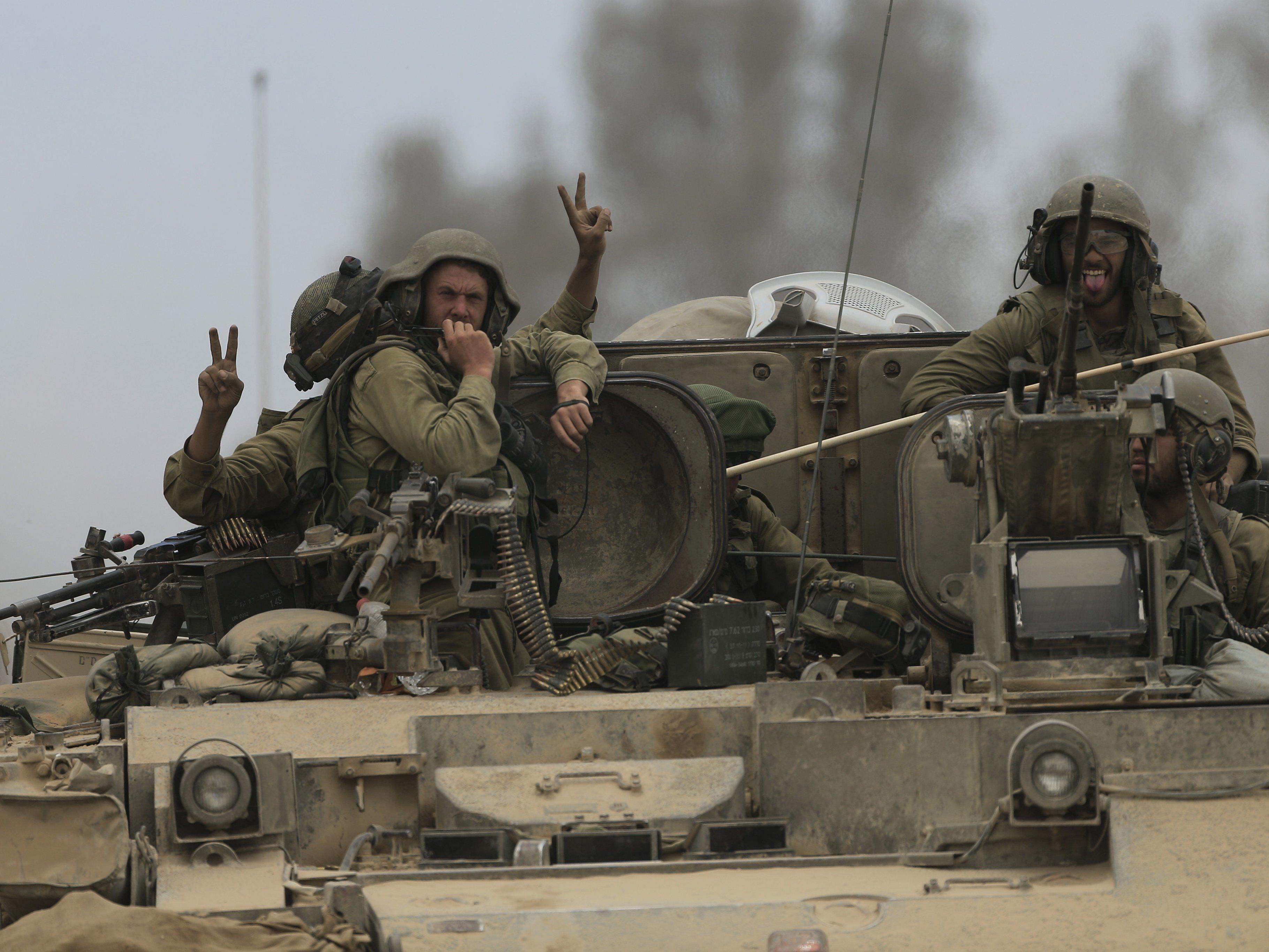 Im Gazastreifen beginnt eine dreitägige Waffenruhe, Israel zieht seine Truppen zurück.