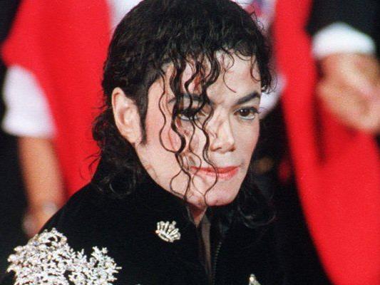 Anwalt Weitzman wies die Missbrauchsvorwürfe gegen Jackson zurück. Anwalt Weitzman wies die Missbrauchsvorwürfe gegen Jackson zurück.