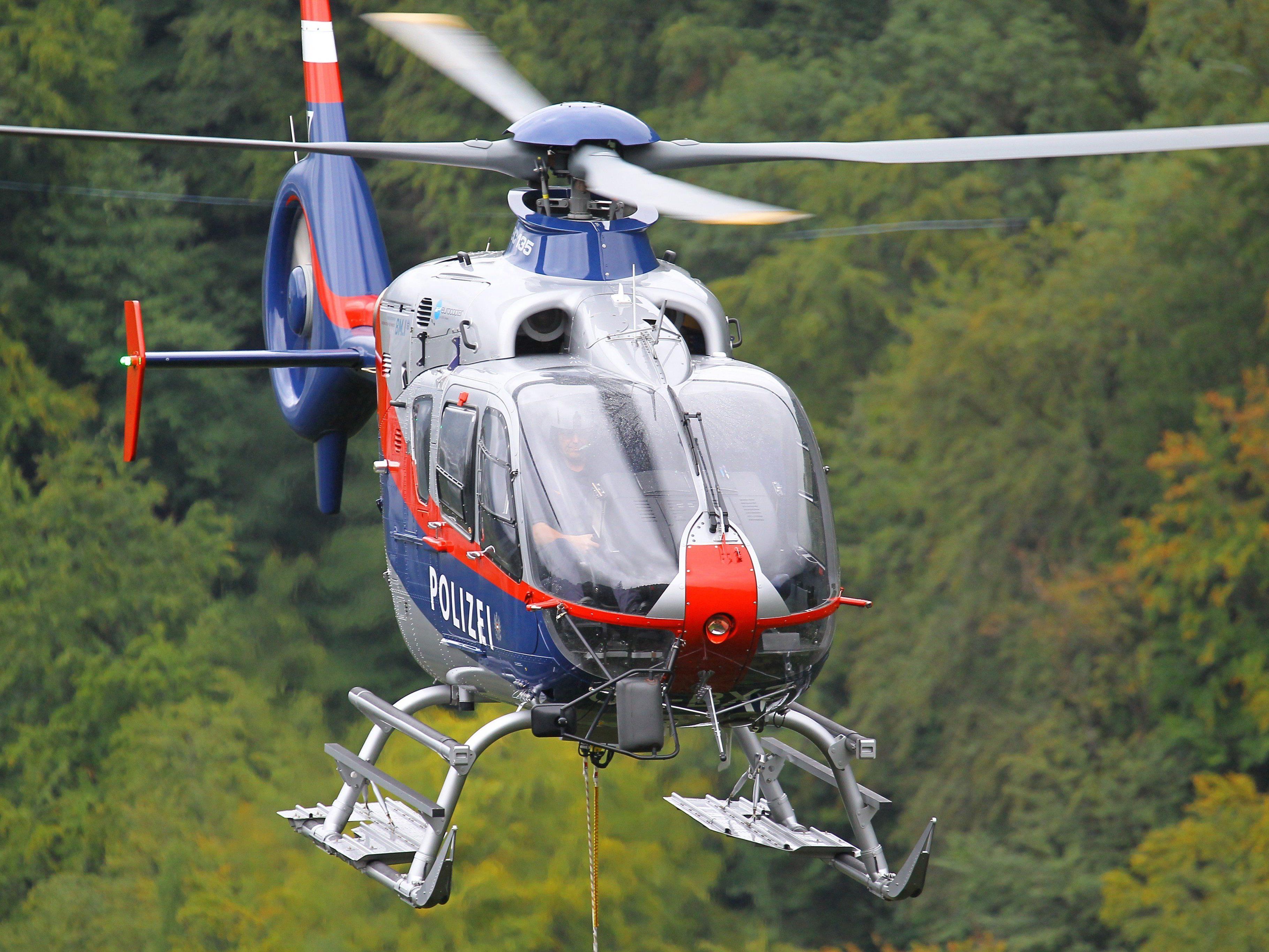 Alpine Notlage am Gehrengrat in Lech: Frau wegen Höhenangst mit Helikopter geborgen.