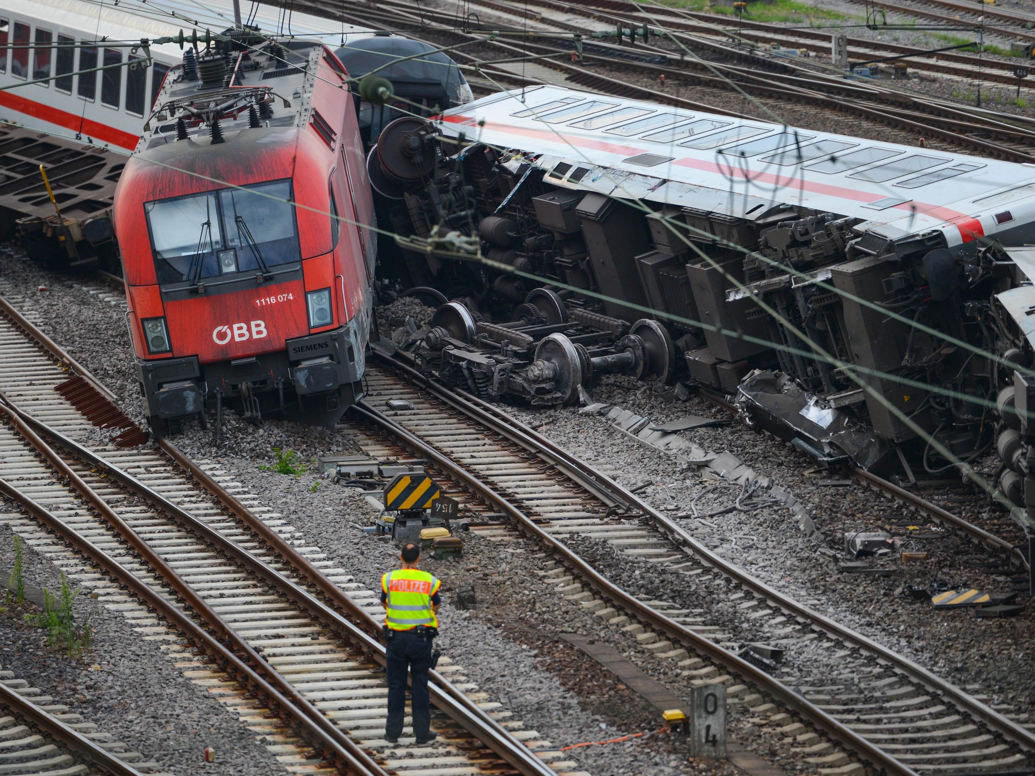 Zugsunglück in Mannheim fordert etliche Verletzte.