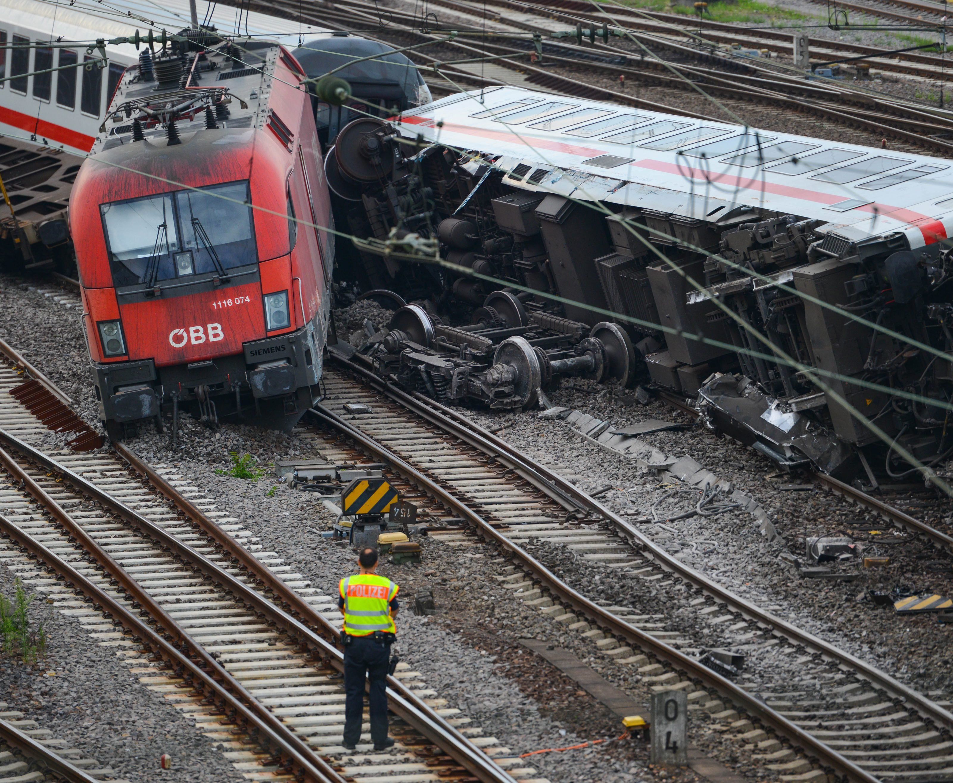 Zugsunglück in Mannheim fordert etliche Verletzte. Zugsunglück in Mannheim fordert etliche Verletzte.