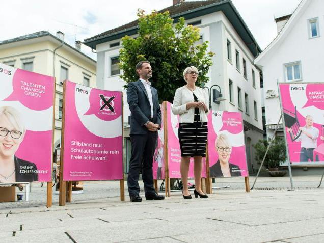NEOS-Plakatpräsentation für die bevorstehende Landtagswahl in Dornbirn