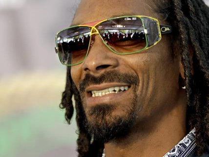 Rapper Snoop Dogg versucht sich im Prater DOME als DJ.