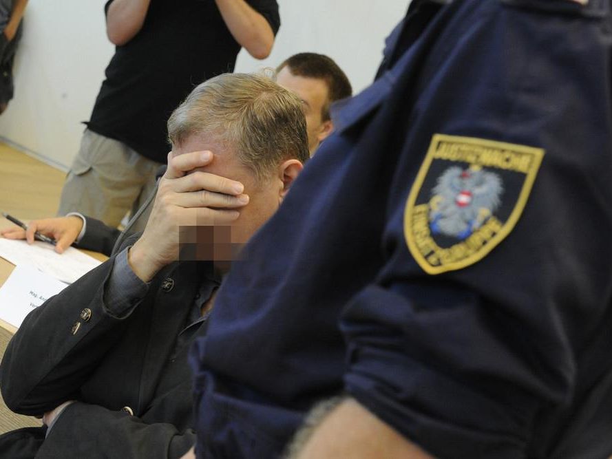 64-Jähriger wegen Mordes an Ehefrau schuldig gesprochen - 18 Jahre 64-Jähriger wegen Mordes an Ehefrau schuldig gesprochen - 18 Jahre