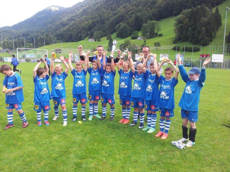 Das Schrunser U10 Team mit Coach Michael Lintschinger Das Schrunser U10 Team mit Coach Michael Lintschinger