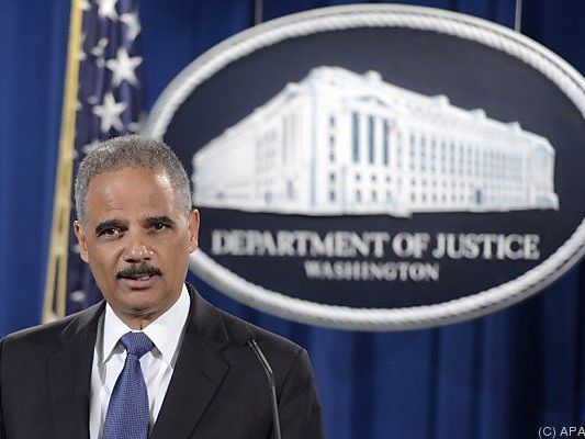 Minister Holder informierte über die Ermittlungen Minister Holder informierte über die Ermittlungen