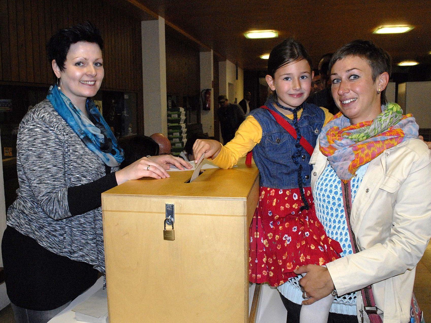 In der Mittelschule Schruns-Dorf konnten die Wahlberechtigten ihren Amtlichen Stimmzettel in die Wahlurne geben.