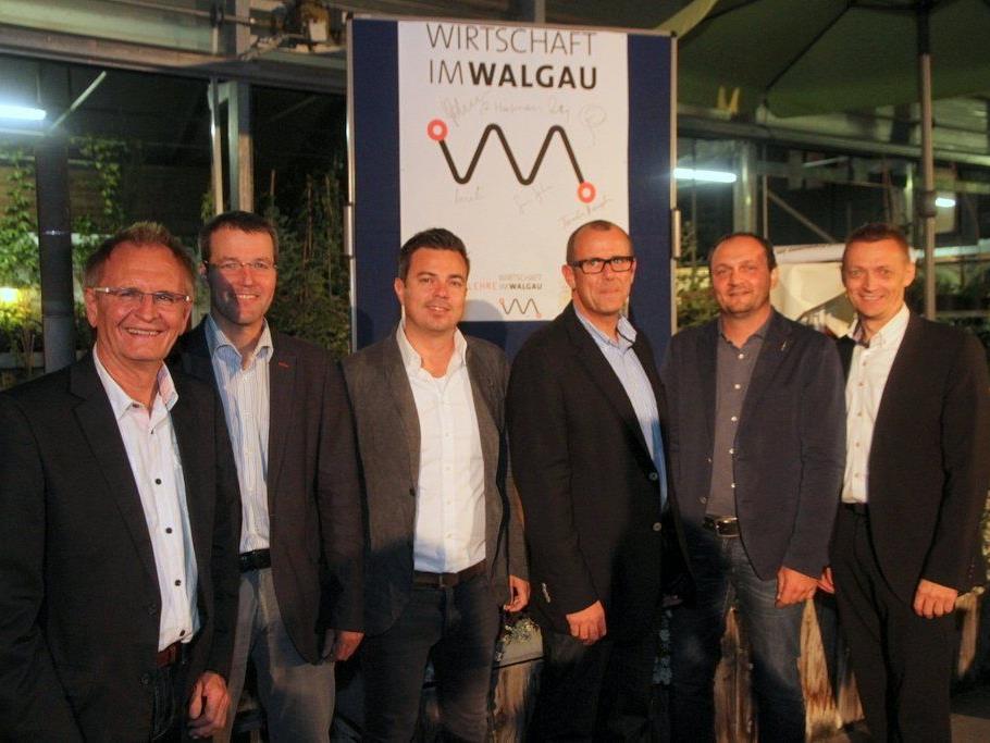 Gründungsmitglieder der neuen Wirtschaft im Walgau gem. GmbH: v.l. Hanspeter Feuerstein, Rainer Hartmann, Sandro Preite, Walter Gohm, Alexander Krista und Georg Geutze