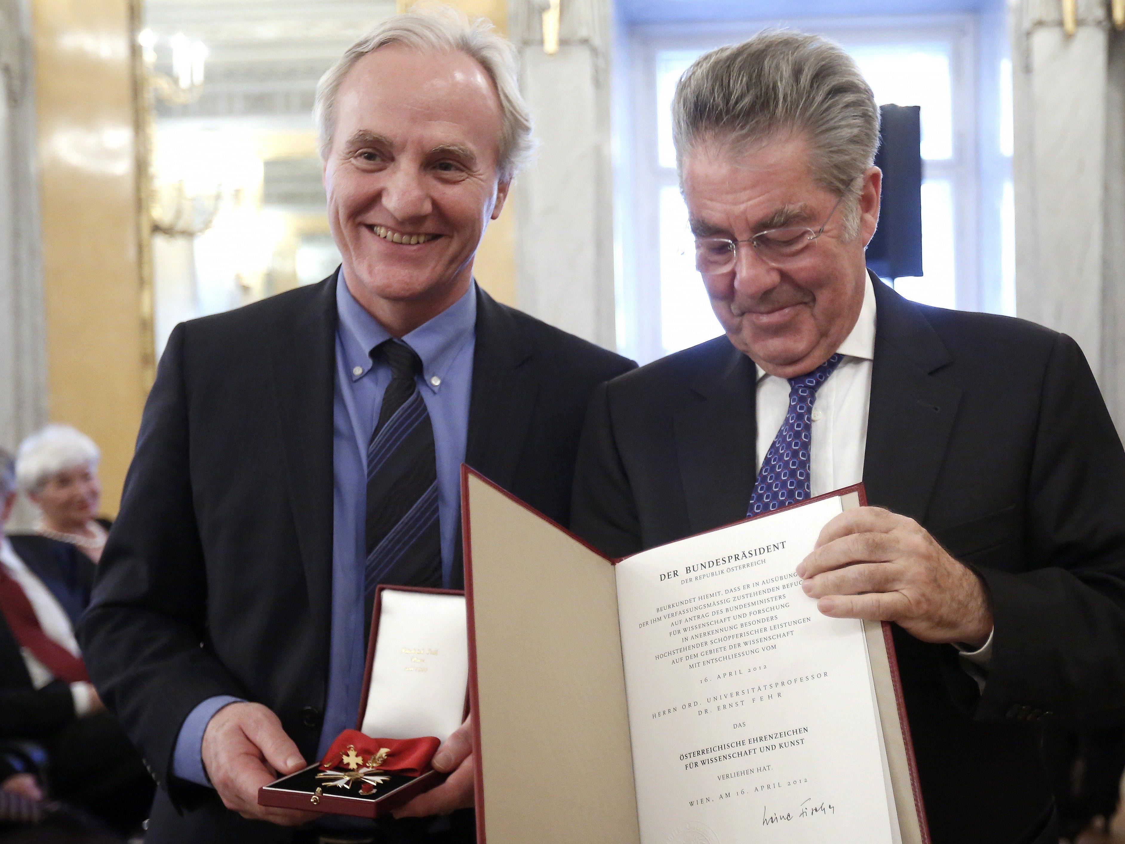 Fehr erhielt bereits das Österreichische Ehrenzeichen für Wissenschaft und Kunst.