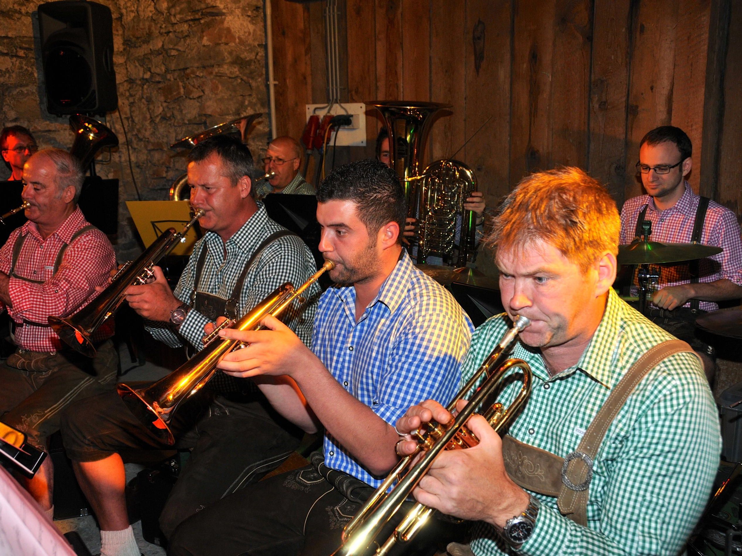 Stimmungsvolle Blasmusik mit den Thüringerberger Musikanten beim Hofstallfest 2014