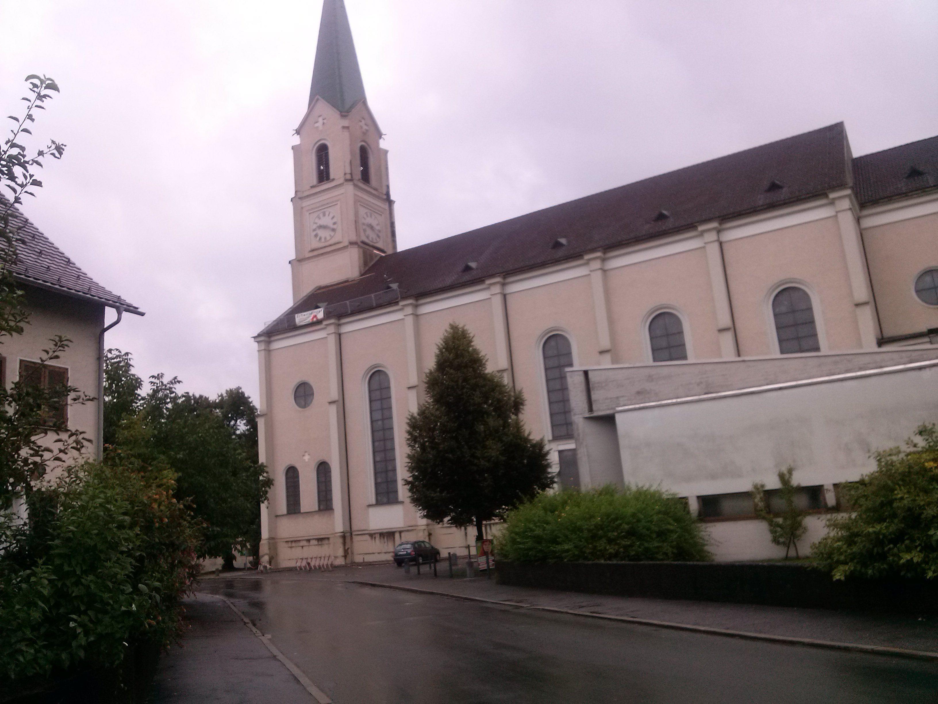 Das Dach der Pfarrkirche Hatlerdorf wurde saniert.