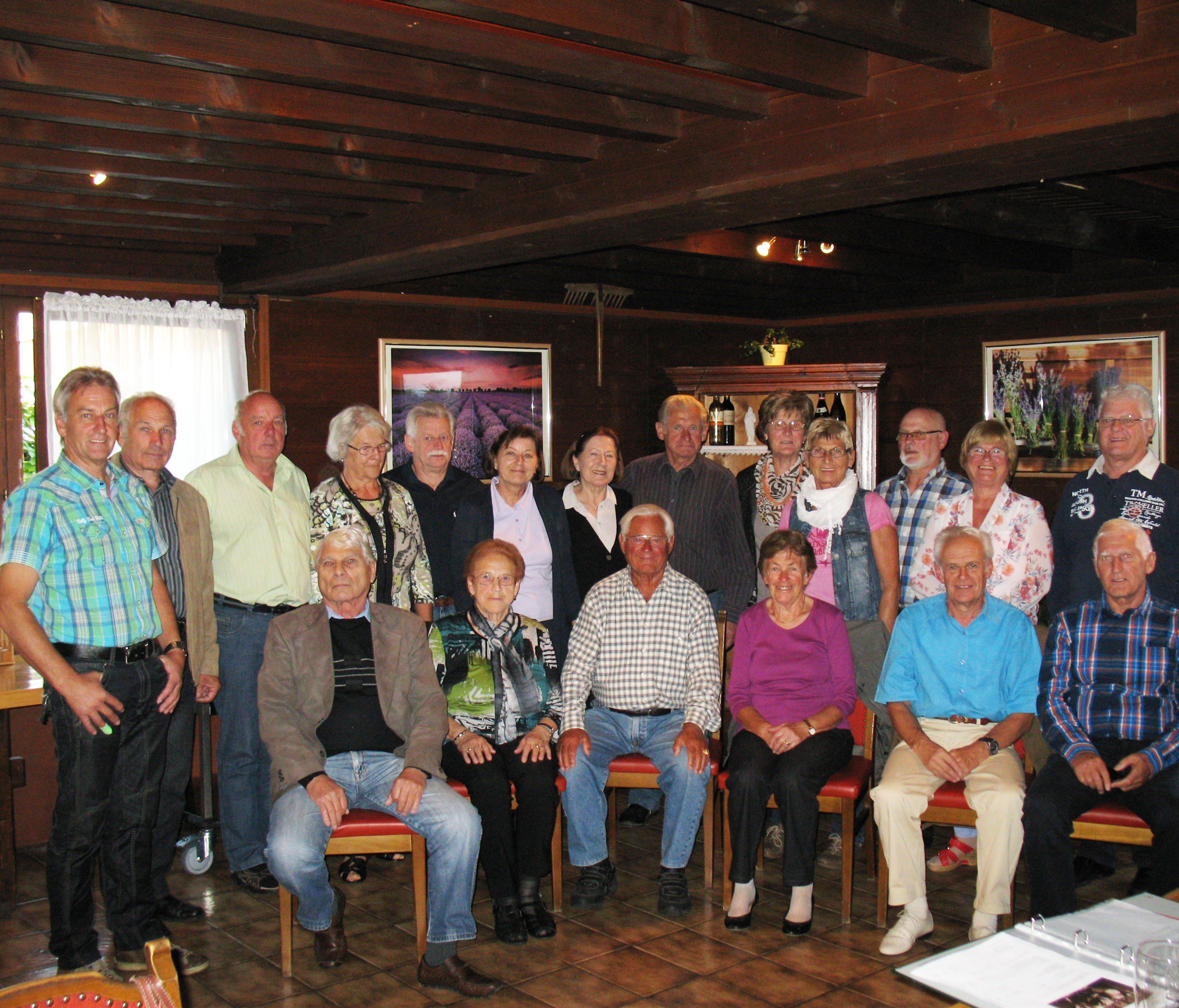 Cousinentreffen in Sulz. Stehend v.li.: Fleisch Günter, Fleisch Albert, Fleisch Werner, Jagschitz Helma, Mathis Ernst, Lampert Lydia, Vonbank Fini, Mathis Otto, Mangold Ria, Postai Elisabeth, Hirschauer Gerald, Sieber Renate, Hirschauer Kurt. Sitzend v.li. Fleisch Oskar, Marte Irma, Hirschauer Egon, Bachmann Marianne, Bachmann Emil, Hirschauer Otmar. Cousinentreffen in Sulz. Stehend v.li.: Fleisch Günter, Fleisch Albert, Fleisch Werner, Jagschitz Helma, Mathis Ernst, Lampert Lydia, Vonbank Fini, Mathis Otto, Mangold Ria, Postai Elisabeth, Hirschauer Gerald, Sieber Renate, Hirschauer Kurt. Sitzend v.li. Fleisch Oskar, Marte Irma, Hirschauer Egon, Bachmann Marianne, Bachmann Emil, Hirschauer Otmar.