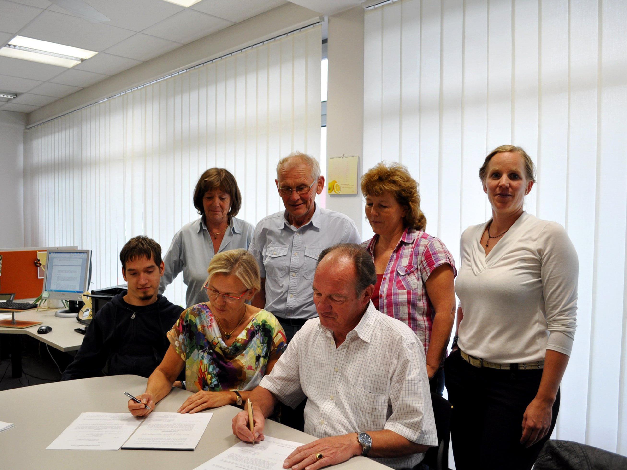 Die Verantwortlichen unterzeichneten den Kooperationsvertrag im Büro des GKPV Vorderland in Sulz.