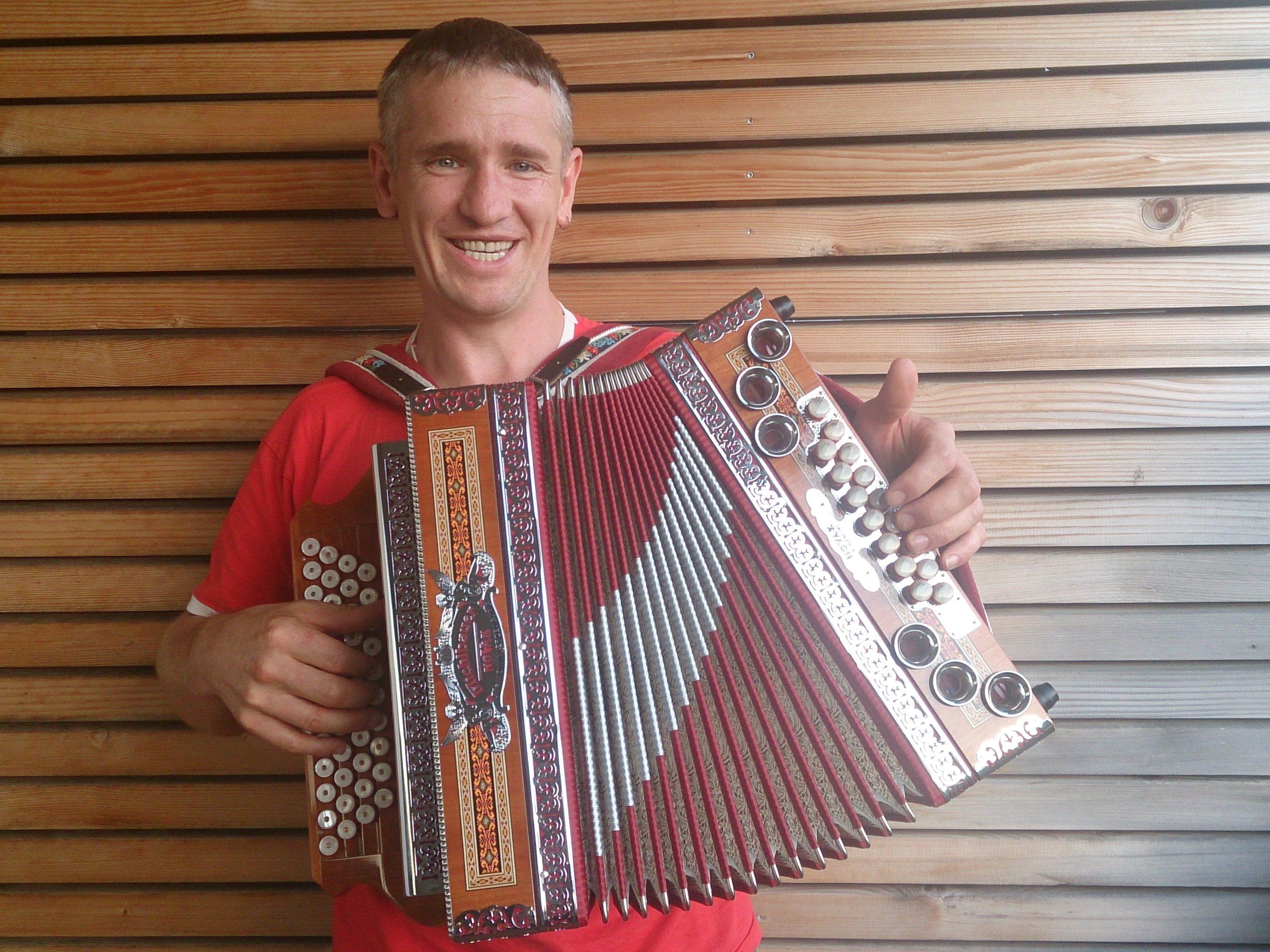 Johann-Ulrich Sutterlüty aus Egg ist Harmonikalehrer von „Michlbauer“.