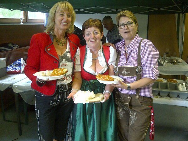 Weißwurst und Brezeln beim Oktoberfest des PVÖ Hard Weißwurst und Brezeln beim Oktoberfest des PVÖ Hard