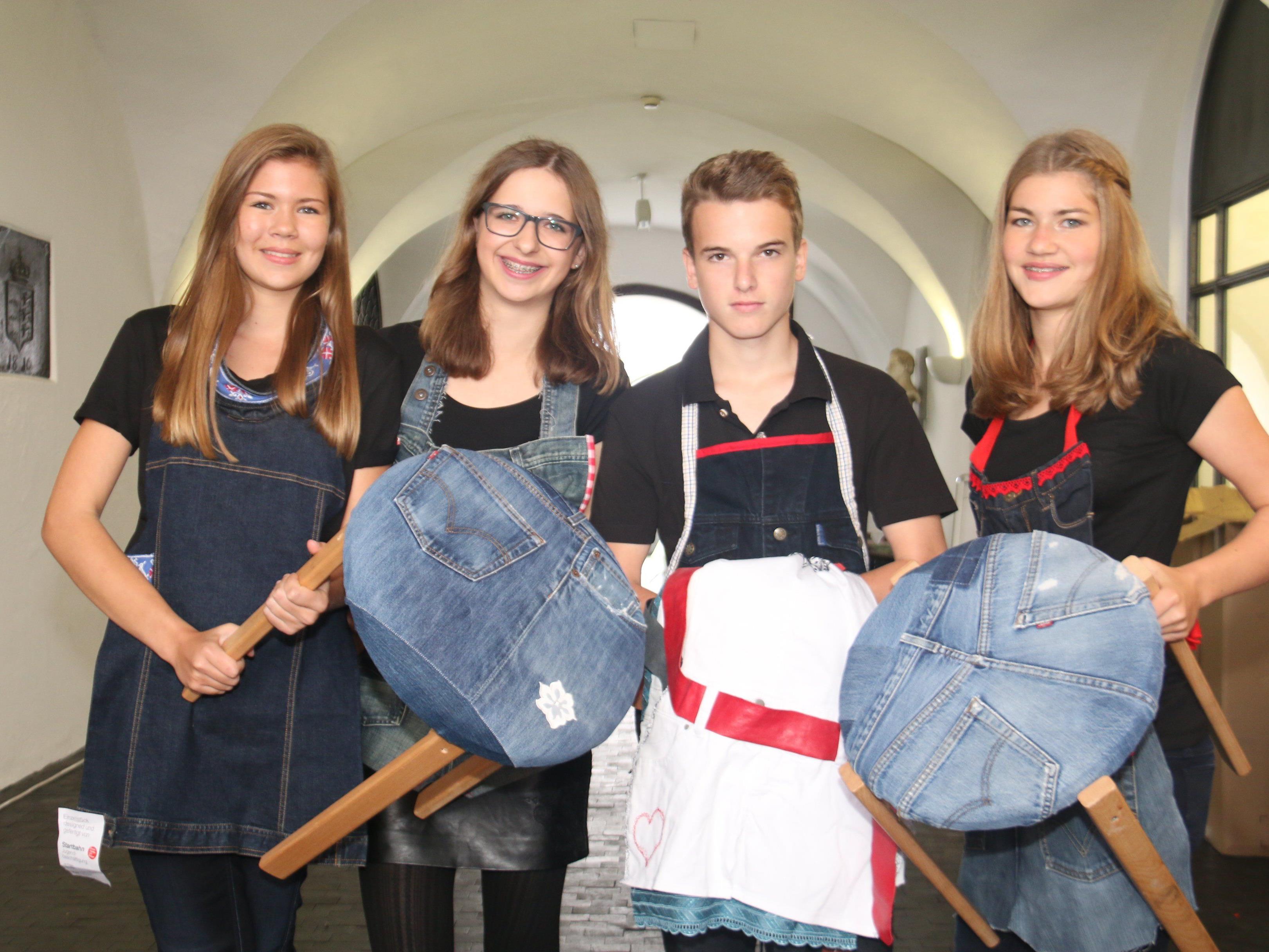 Die Nachwuchsmodels Anna-Lisa, Rebecca, Christoph und Selina präsentierten die carla-Mode.