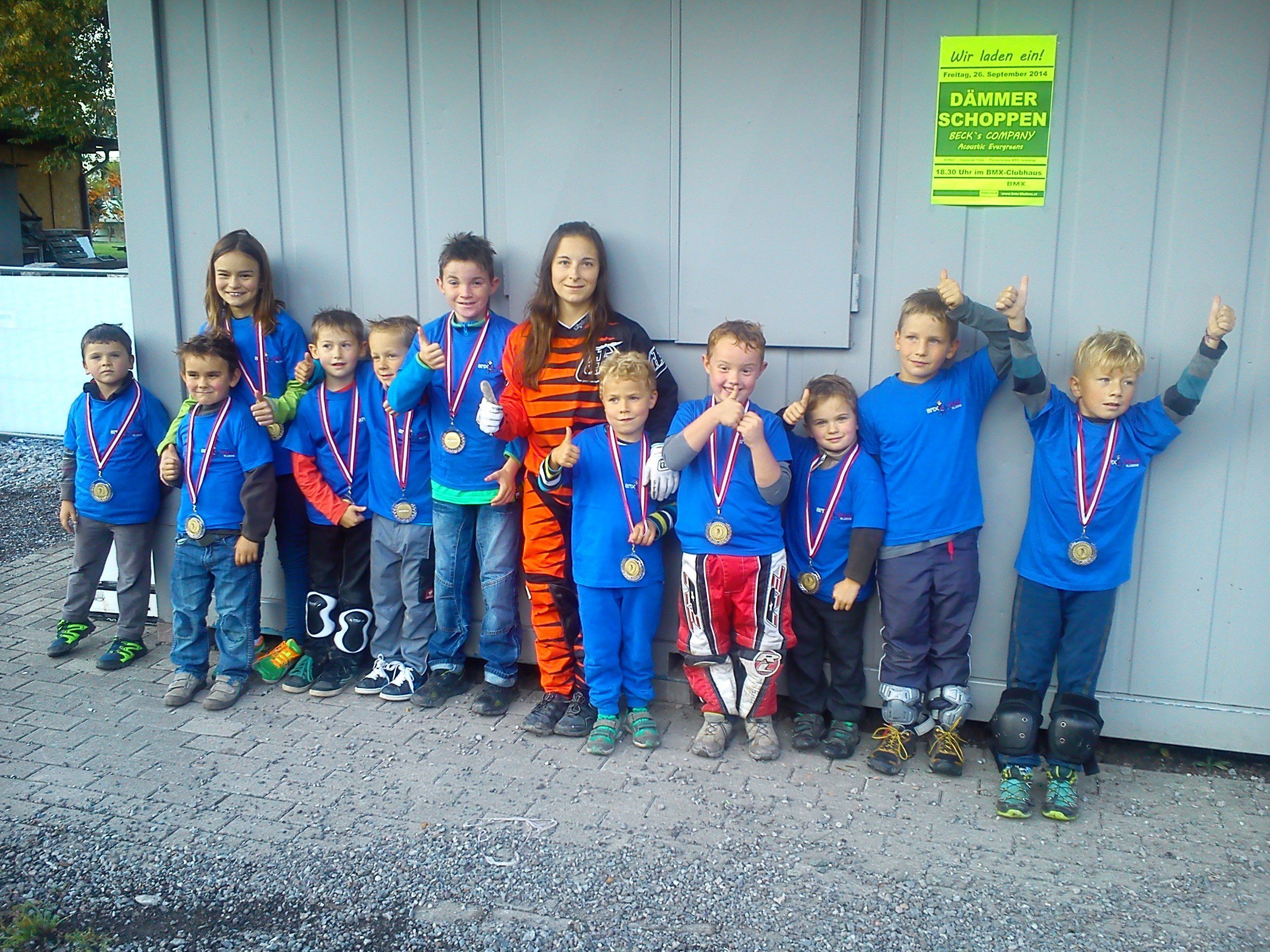 Die erfolgreichen Teilnehmer der BMX-School. Die erfolgreichen Teilnehmer der BMX-School.