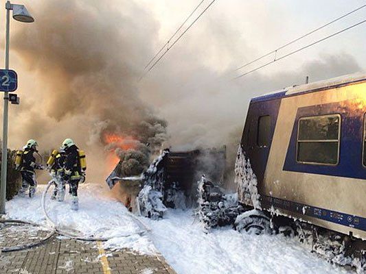 Einsatz an der Unfallstelle in Leobendorf Einsatz an der Unfallstelle in Leobendorf