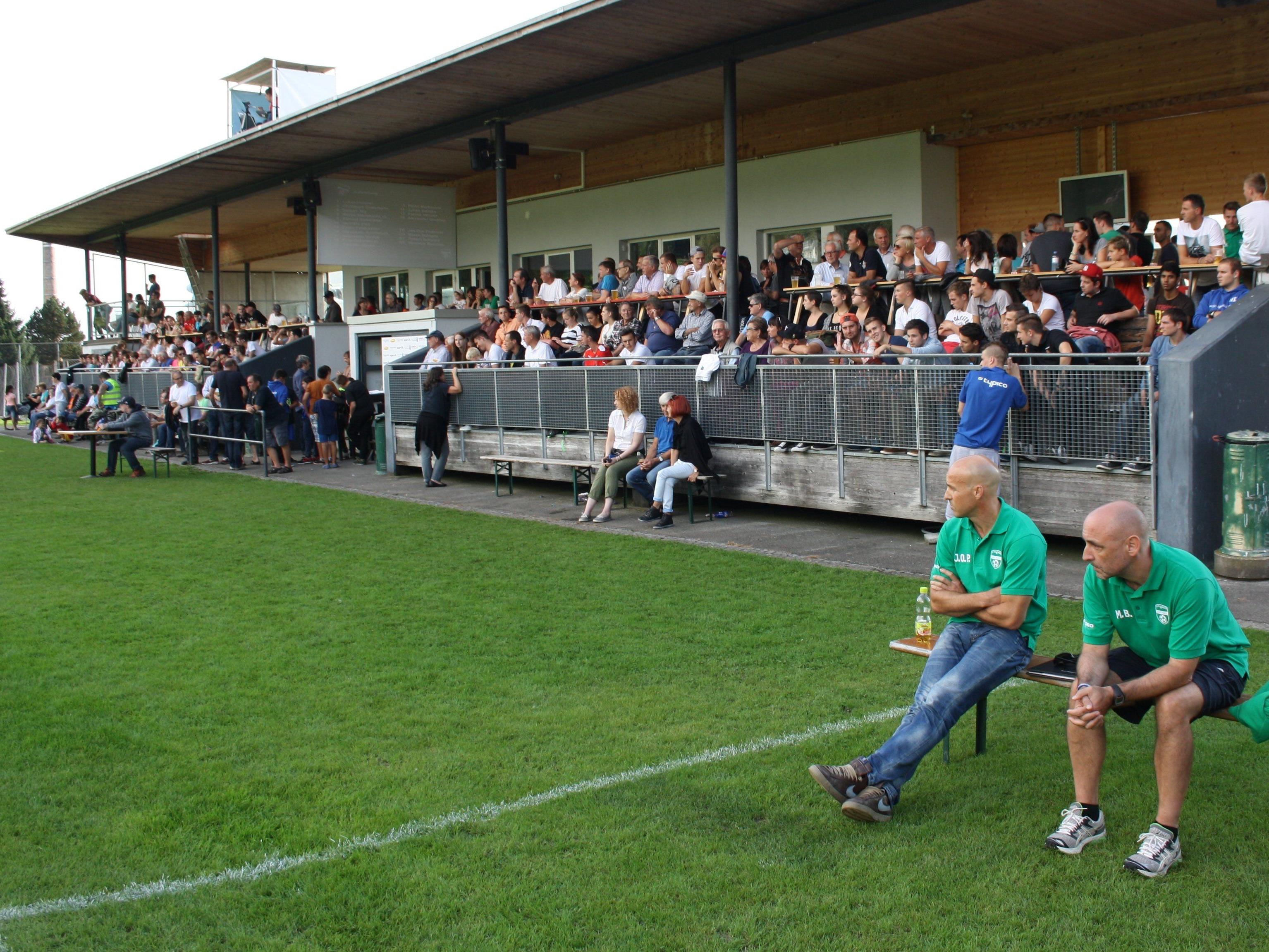 Ein stets volles Haus und beste Fußballstimmung bei den Heimspielen des SV Typico Lochau auf der Sportanlage am Hoferfeld.