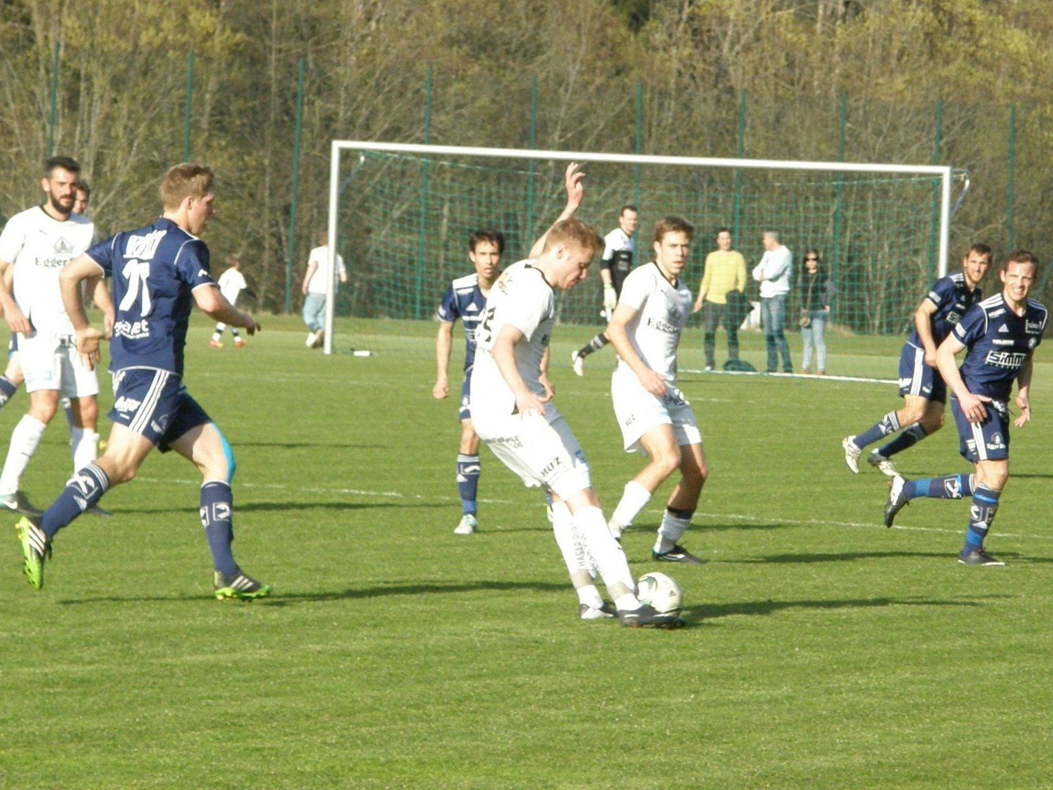 Die Kicker aus Egg und Andelsbuch kreuzen am Samstag die Klingen.