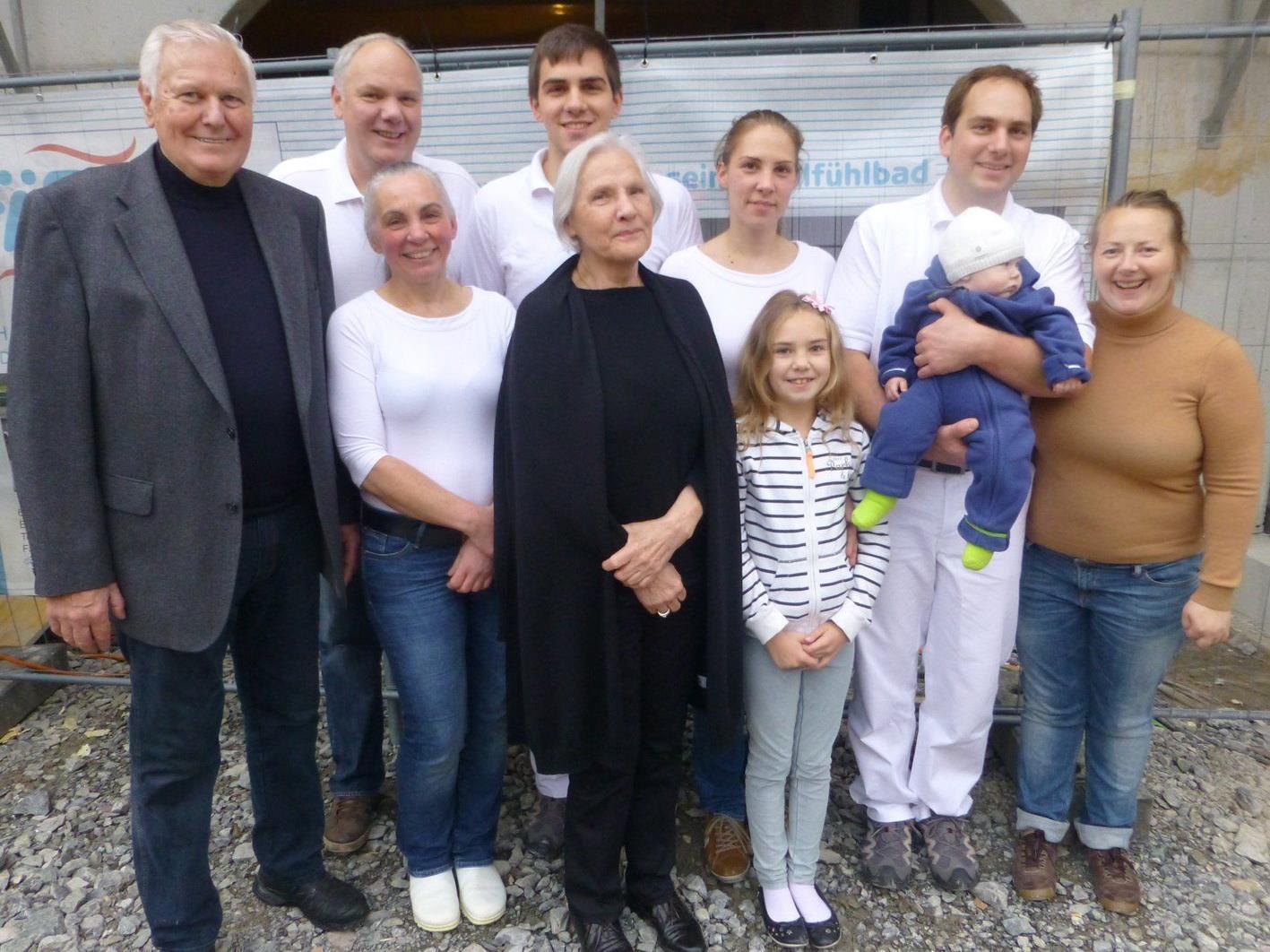 Die Familie Schatz freut sich über den Neubau mit kleinem Hotel, Cafe und Bäckerei/Konditorei.