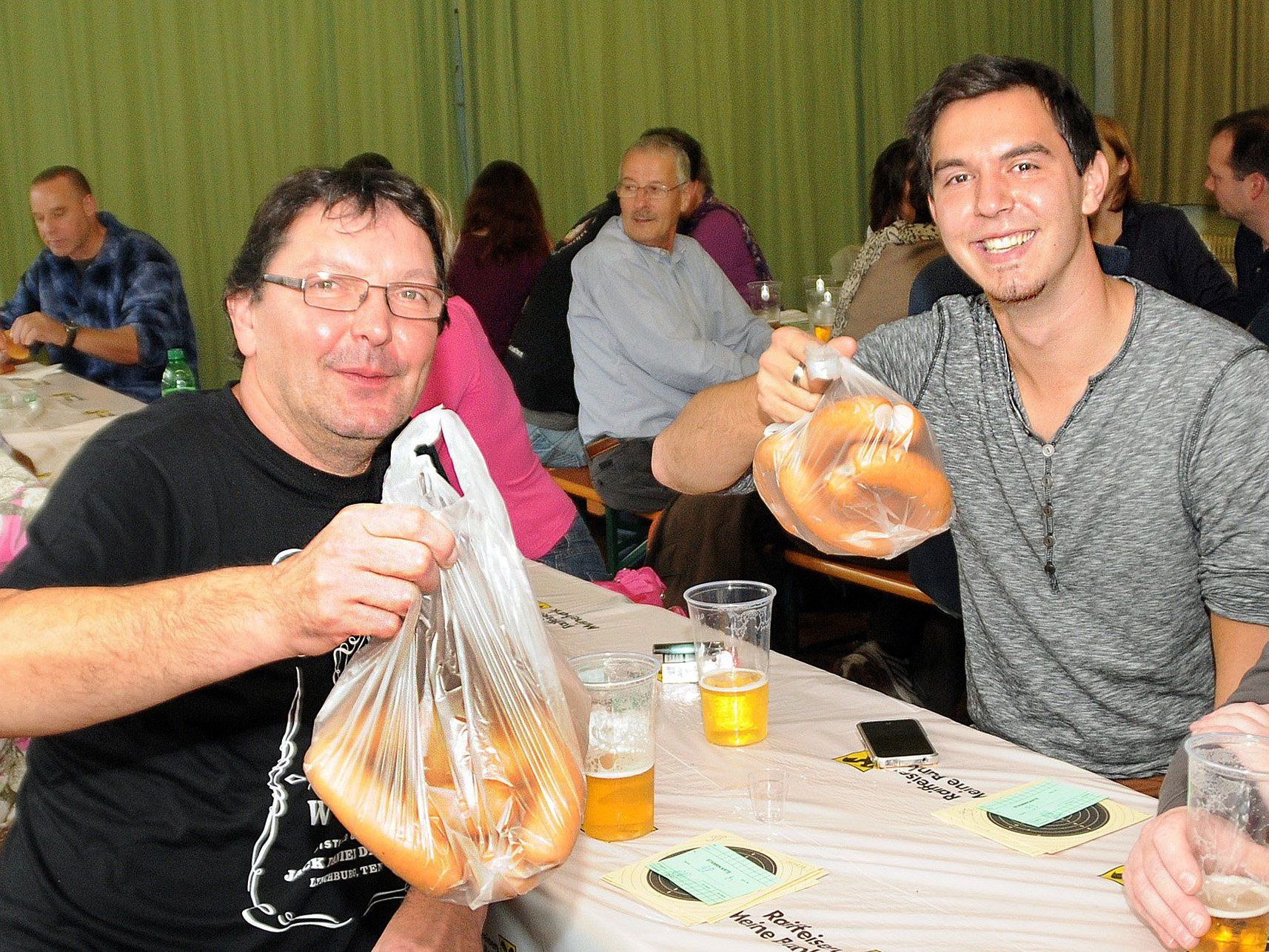 Wer genau zielt und gut trifft, kann beim Schüblingschießen in Höchst abräumen. Wer genau zielt und gut trifft, kann beim Schüblingschießen in Höchst abräumen.