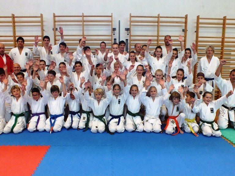 Die Götzner Karatekas im Sommerlager Die Götzner Karatekas im Sommerlager