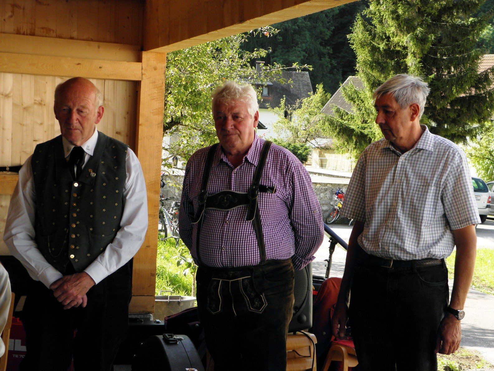 Die Initiatoren der Pfarrhofrenovierung: Günther Walch, Herbert Hebein, Ernst Bitschnau Die Initiatoren der Pfarrhofrenovierung: Günther Walch, Herbert Hebein, Ernst Bitschnau