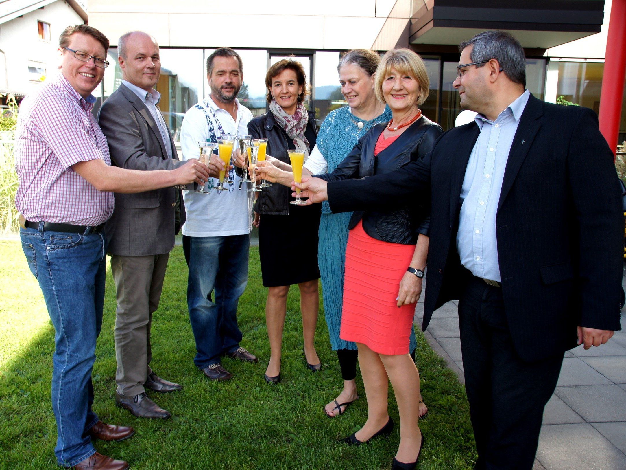 v.li. Arnt Buchwald, Kurt Bereuter, Bruno Weratschnig, Karin Seyfried, Maria Bauer-Debois, Elisabeth Petrasch, Romeo Pal v.li. Arnt Buchwald, Kurt Bereuter, Bruno Weratschnig, Karin Seyfried, Maria Bauer-Debois, Elisabeth Petrasch, Romeo Pal