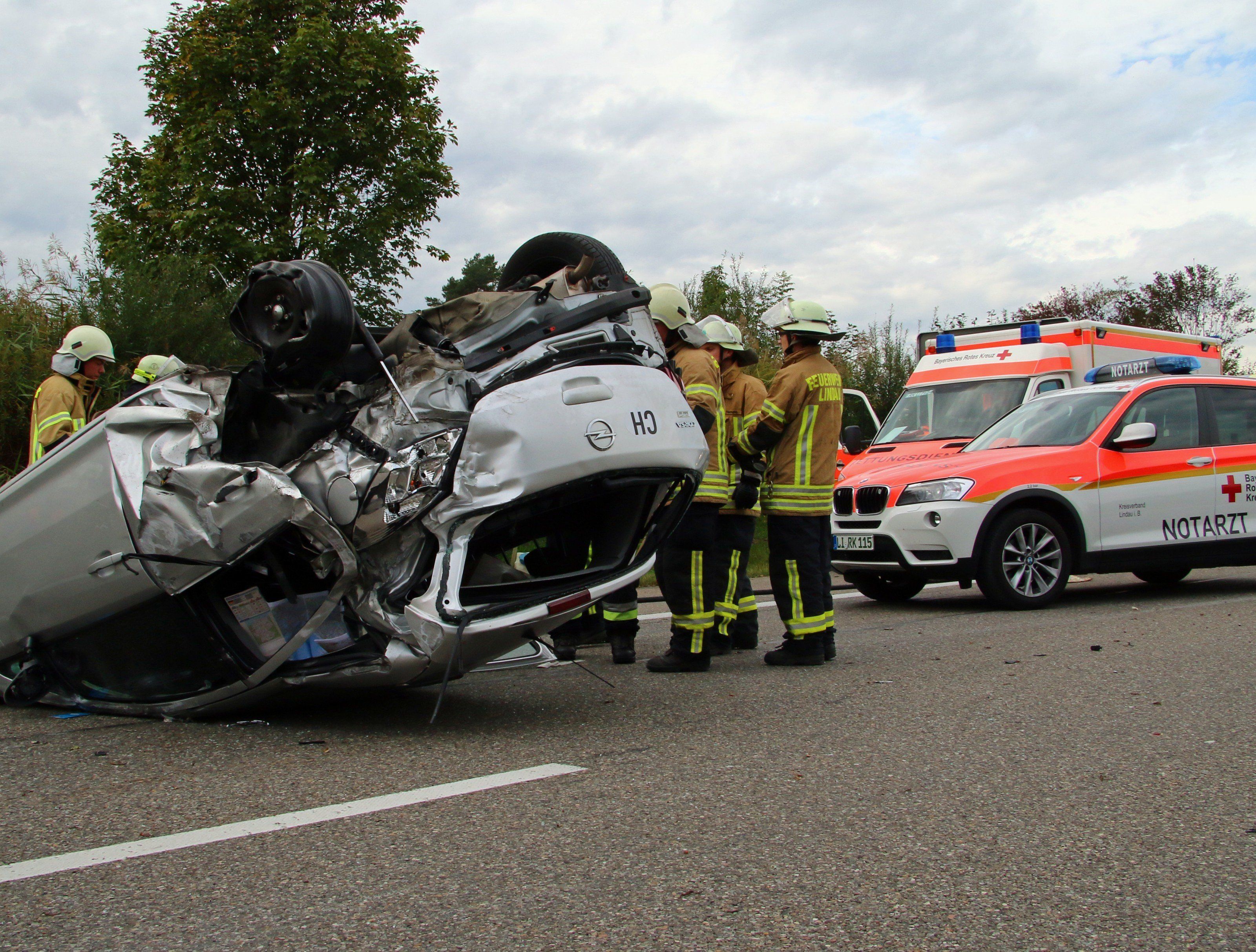 Der schwere Unfall auf der A 96 forderte mehrere Verletzte.