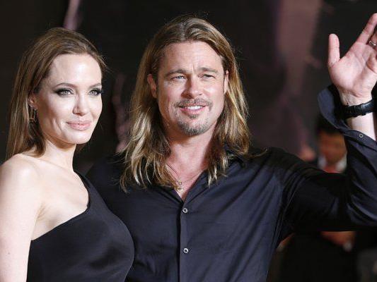 Brad Pitt und Angelina Jolie haben vor Kurzem geheiratet Brad Pitt und Angelina Jolie haben vor Kurzem geheiratet