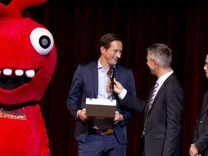 Links im Bild: Das namensgebende Maskottchen Bruno. Links im Bild: Das namensgebende Maskottchen Bruno.