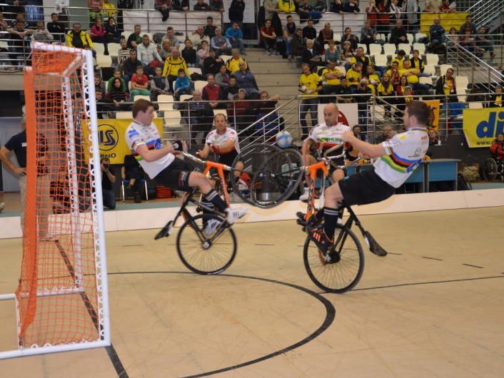 Starke Leistungen der Radballer beim Weltcup und beim Turnier in Oftringen Starke Leistungen der Radballer beim Weltcup und beim Turnier in Oftringen