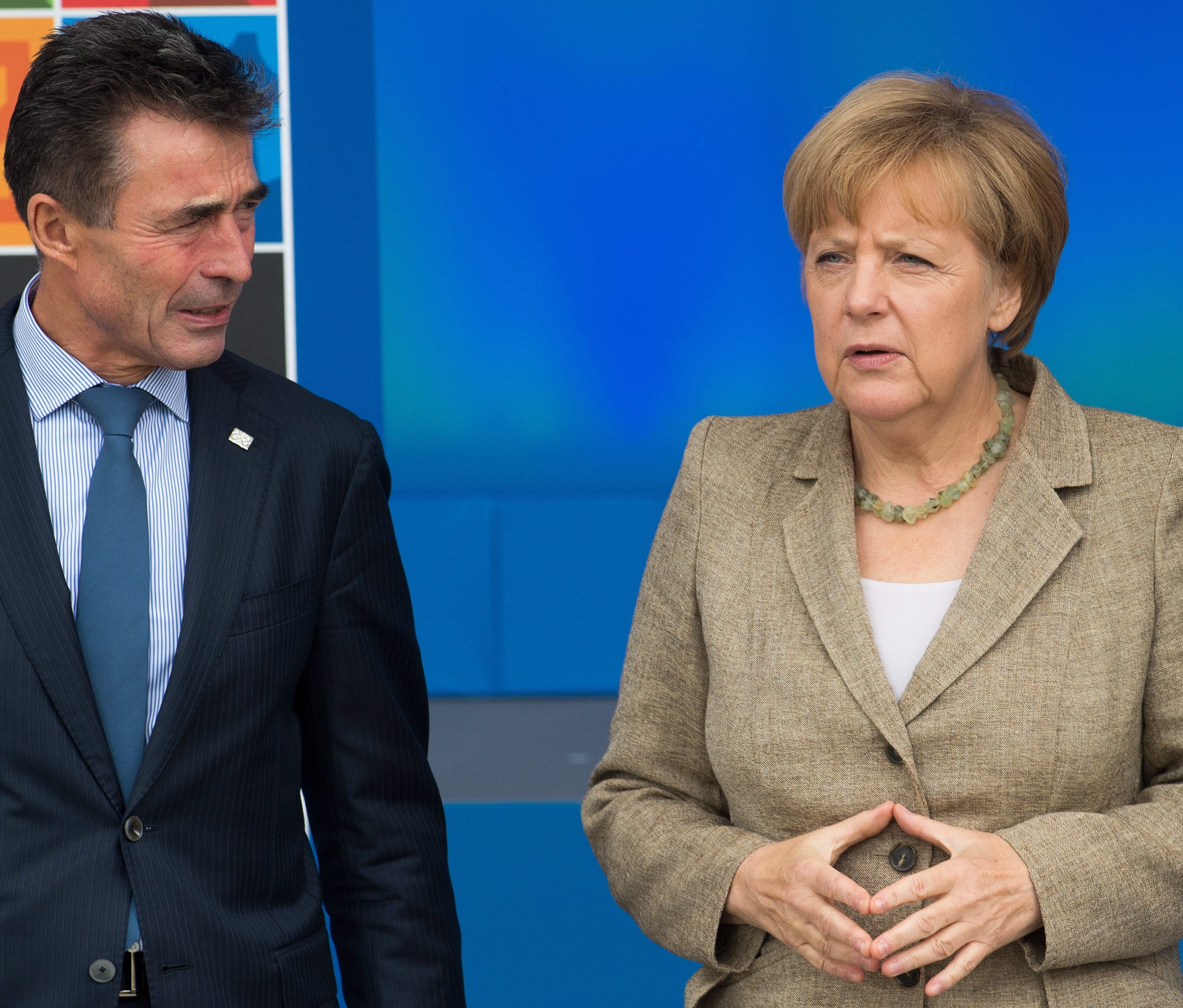 Ex-Geheimdienstler warnen Angela Merkel, hier mit NATO-Generalsekretär Rasmussen am NATO-Gipfel in Wales. Ex-Geheimdienstler warnen Angela Merkel, hier mit NATO-Generalsekretär Rasmussen am NATO-Gipfel in Wales.