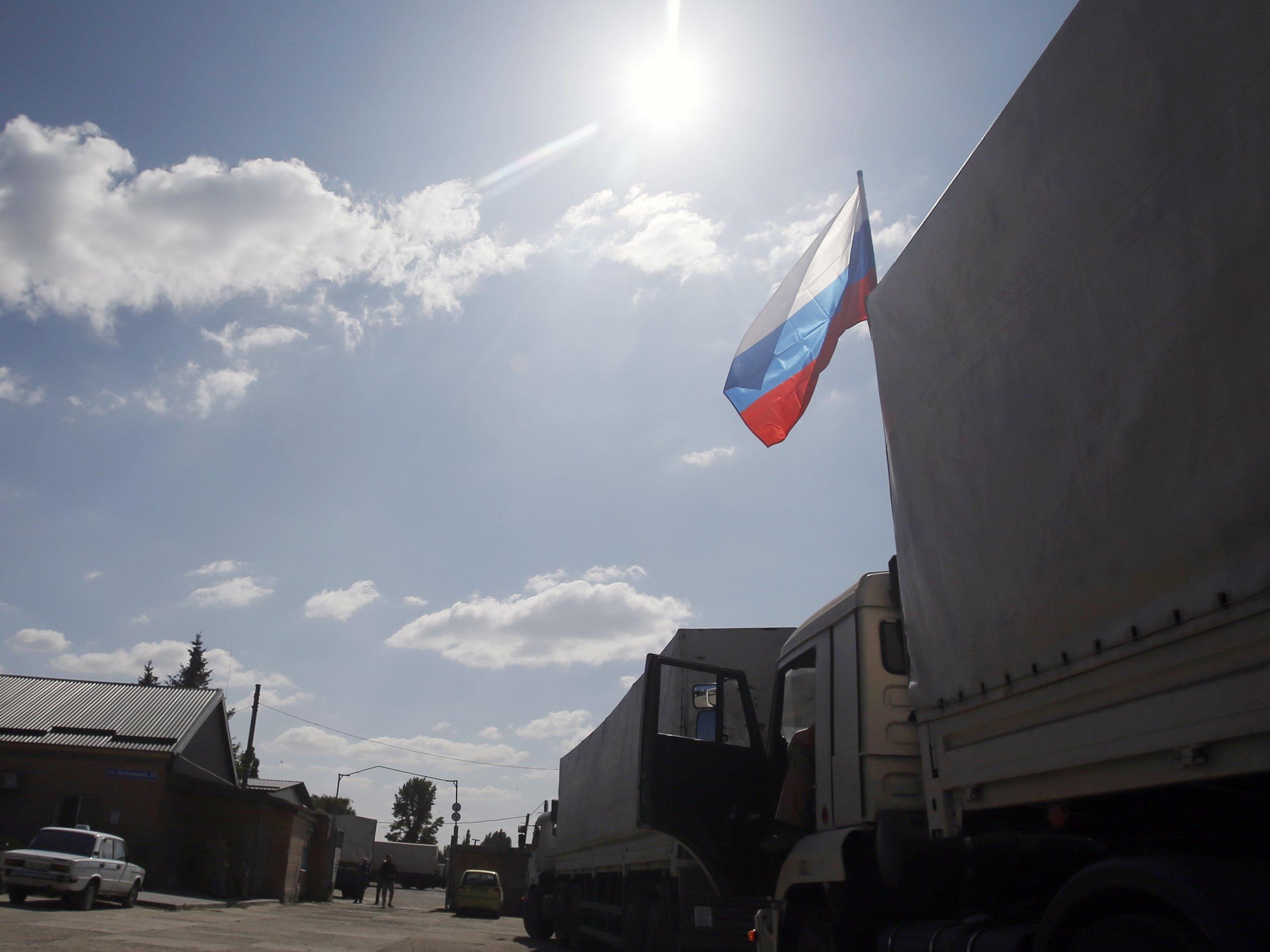 Die erste Gruppe von 40 Lastkraftwagen sei "schnell" von den russischen Grenzschutz- und Zolldiensten überprüft worden, so die OSZE.