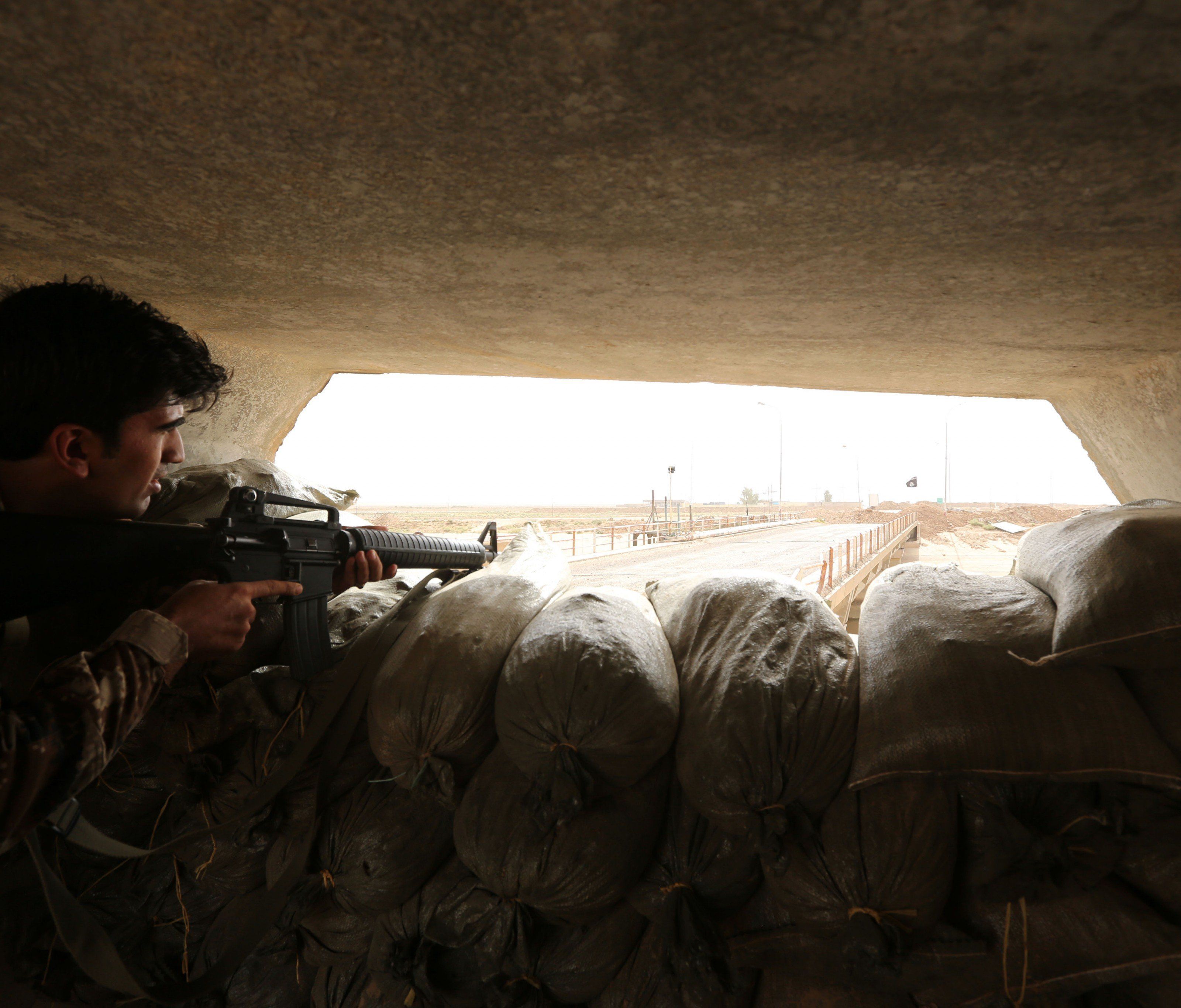Kurden versuchen IS-Extremisten im Irak zurückzuschlagen. Kurden versuchen IS-Extremisten im Irak zurückzuschlagen.