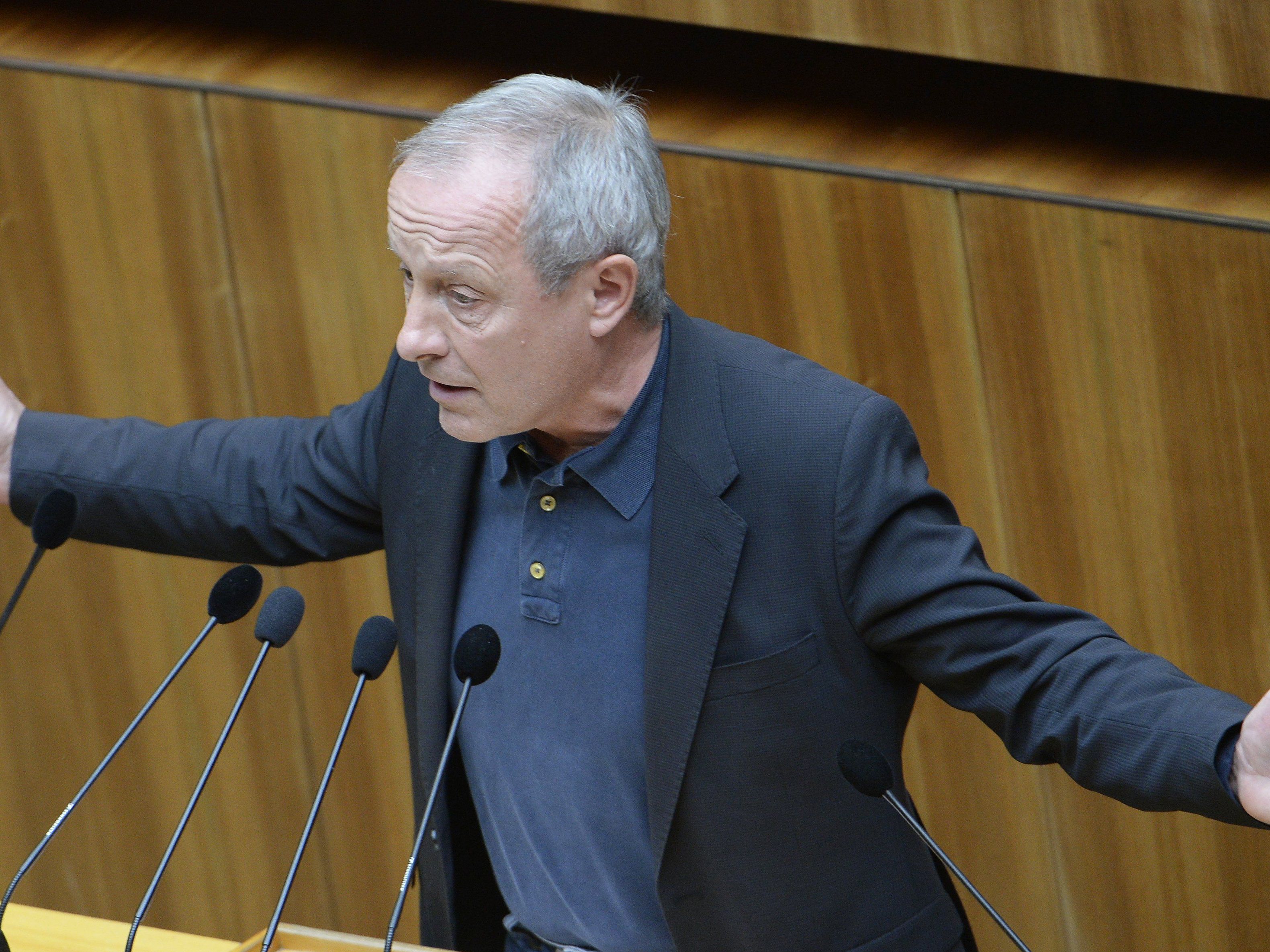 Peter Pilz fragt sich, warum in Österreich so viele Korruptionsermittlungen eingestellt werden. Peter Pilz fragt sich, warum in Österreich so viele Korruptionsermittlungen eingestellt werden.