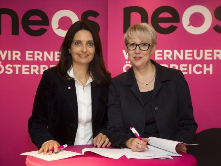 Sabine Scheffknecht (re.) und Martina Pointner von den Ländle-NEOS Sabine Scheffknecht (re.) und Martina Pointner von den Ländle-NEOS