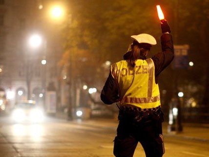 12 Stunden lang hat die Polizei am Wochenende live über ihre Einsätze berichtet. 12 Stunden lang hat die Polizei am Wochenende live über ihre Einsätze berichtet.