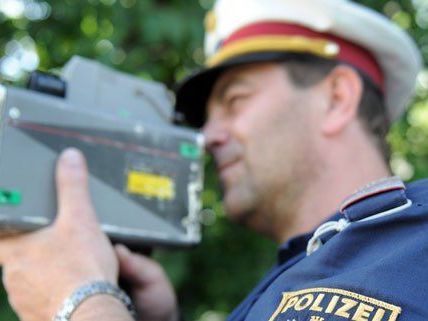 In Gerasdorf war ein Lenker unter Alkoholeinfluss viel zu schnell unterwegs. In Gerasdorf war ein Lenker unter Alkoholeinfluss viel zu schnell unterwegs.