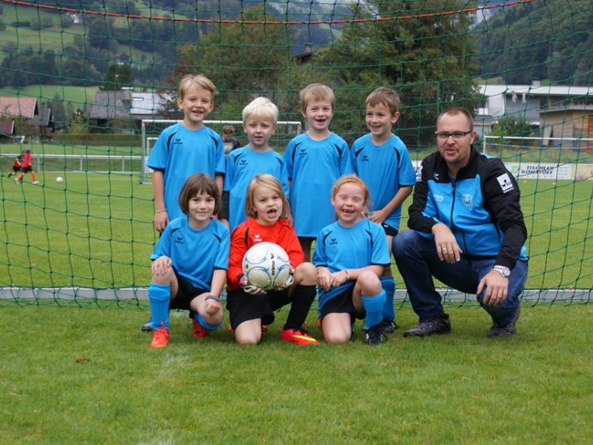 Das SC U7 Team des SC St. Gallenkirch mit Walter Summer