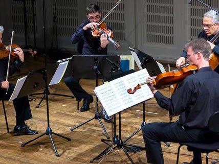 Mikrotonalität und Finsternis: Arditti Quartet bei Wien Modern