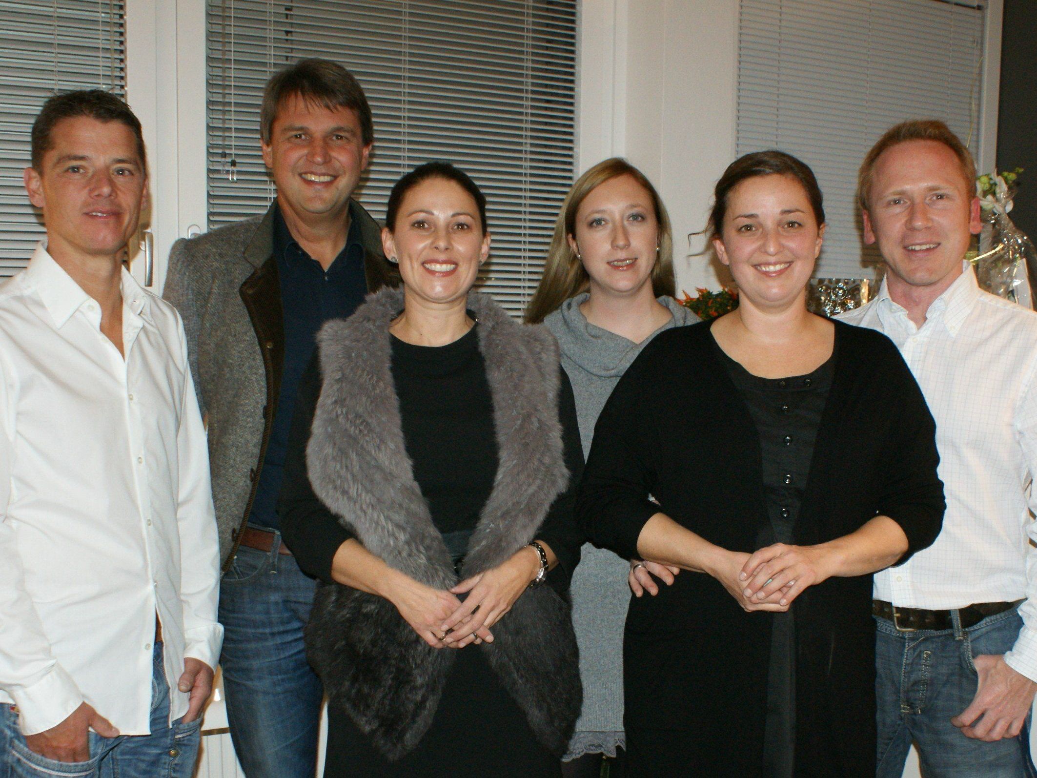 Markus Dezel, Bürgermeister Kurt Fischer, Manuela Dezel-Taferner, Patricia Fußenegger, Alexandra Ender und Claus Fußenegger feierten gemeinsam die Neueröffnung Markus Dezel, Bürgermeister Kurt Fischer, Manuela Dezel-Taferner, Patricia Fußenegger, Alexandra Ender und Claus Fußenegger feierten gemeinsam die Neueröffnung
