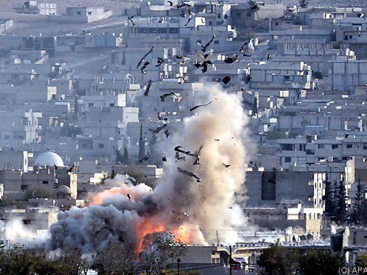 Luftangriffe auf Kobane gehen weiter