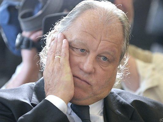 Ex-Sturm-Präsident Kartnig feierte mit Fußfessel in Wien Geburtstag Ex-Sturm-Präsident Kartnig feierte mit Fußfessel in Wien Geburtstag